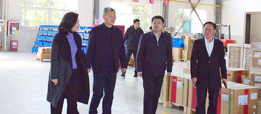 長(zhǎng)豐縣政協(xié)主席俞成山、崗集鎮(zhèn)黨委書(shū)記何偉華一行走訪(fǎng)調(diào)研得潤(rùn)電氣